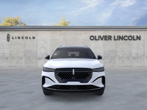 White Platinum Metallic Tri-Coat 2026 Lincoln Nautilus Reserve