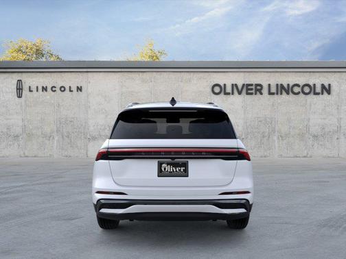 White Platinum Metallic Tri-Coat 2026 Lincoln Nautilus Reserve