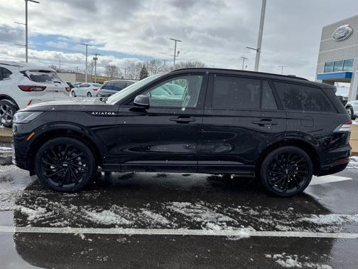 infinite black metallic clearcoat 2026 Lincoln Aviator Reserve AWD