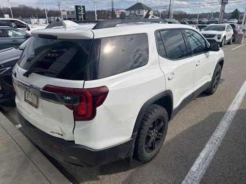 2022 GMC Acadia AWD AT4