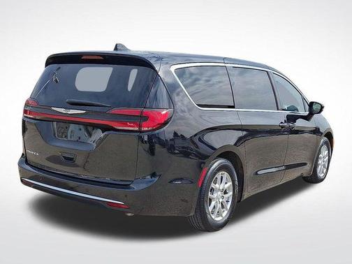 2025 Chrysler Pacifica L