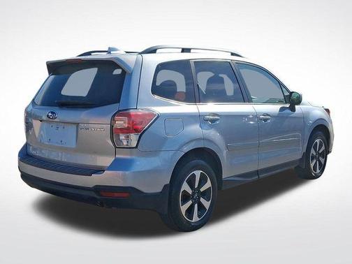 Ice Silver Metallic 2018 Subaru Forester 2.5i Premium