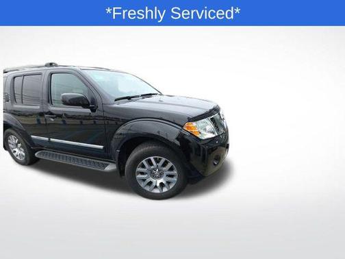 2011 Nissan Pathfinder LE