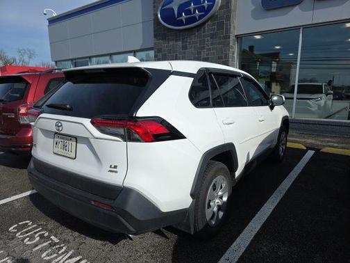 Ice Cap 2023 Toyota RAV4 LE