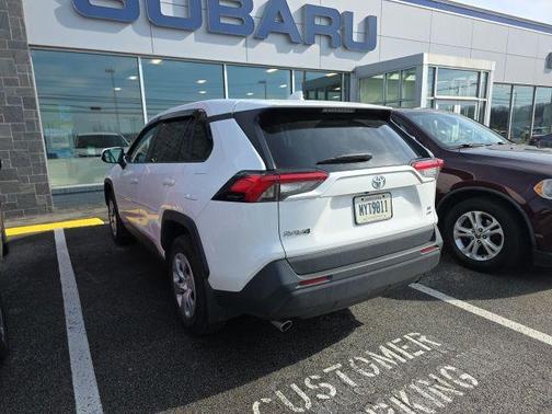 Ice Cap 2023 Toyota RAV4 LE