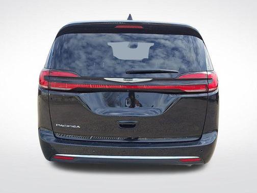 2025 Chrysler Pacifica L