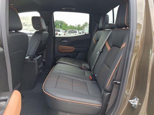 2025 GMC Canyon Base