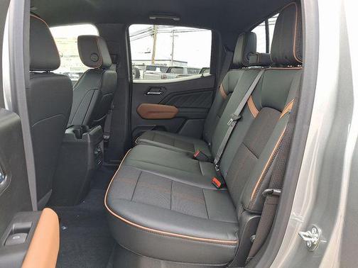 2025 GMC Canyon Base