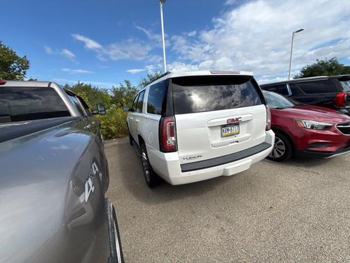White Frost Tricoat 2017 GMC Yukon SLT