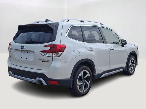 Crystal White Pearl 2024 Subaru Forester Touring