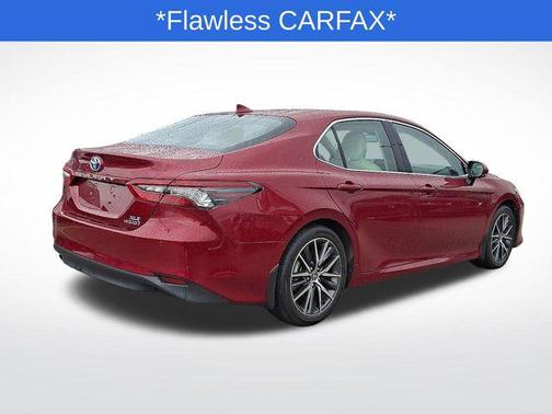 2022 Toyota Camry Hybrid XLE