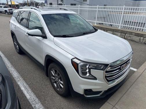 White Frost Tricoat 2022 GMC Terrain SLT