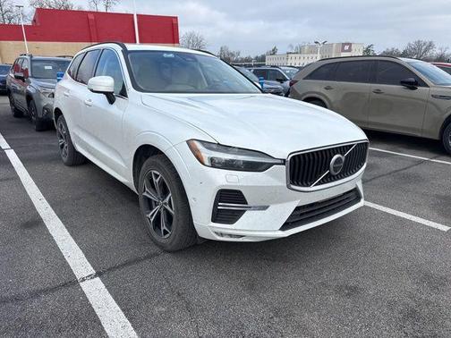 2022 Volvo XC60 B5 Momentum