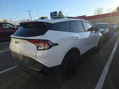 Glacial White Pearl 2025 Kia Sportage X-Line