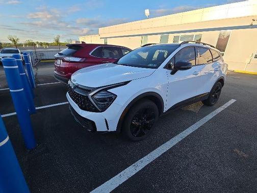 Glacial White Pearl 2025 Kia Sportage X-Line