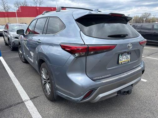 Moon Dust 2021 Toyota Highlander Platinum