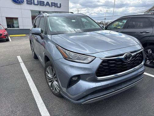 Moon Dust 2021 Toyota Highlander Platinum
