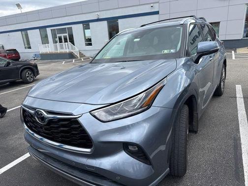 Moon Dust 2021 Toyota Highlander Platinum