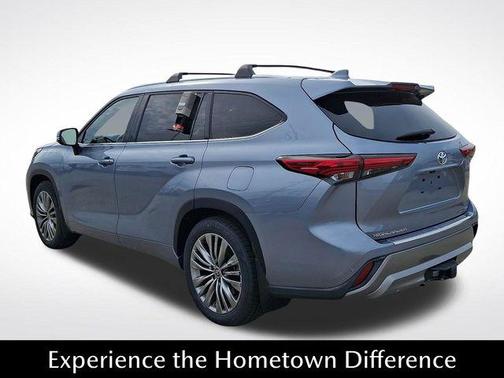 Moon Dust 2021 Toyota Highlander Platinum