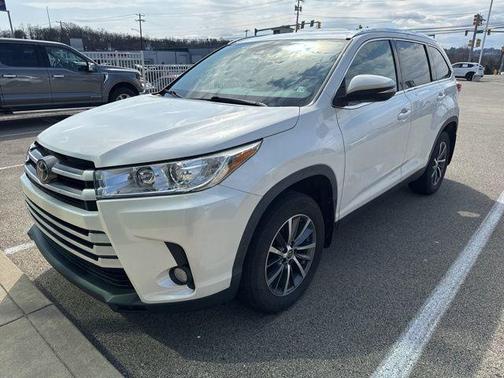 Blizzard Pearl 2019 Toyota Highlander XLE