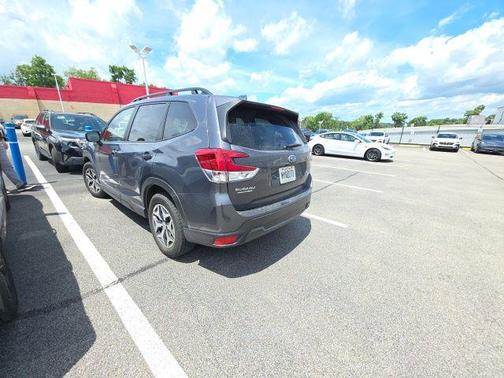 Magnetite Gray Metallic 2023 Subaru Forester Premium