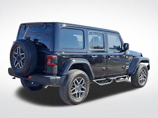 2024 Jeep Wrangler 4-Door Sahara 4x4