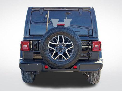 2024 Jeep Wrangler 4-Door Sahara 4x4