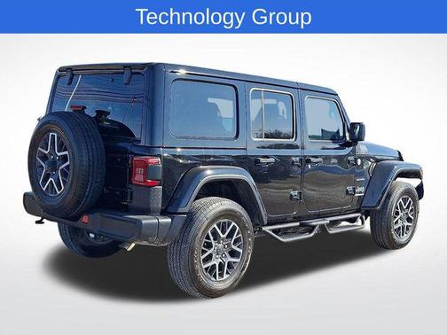2024 Jeep Wrangler 4-Door Sahara 4x4