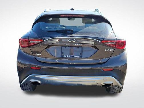 2018 INFINITI QX30 Premium