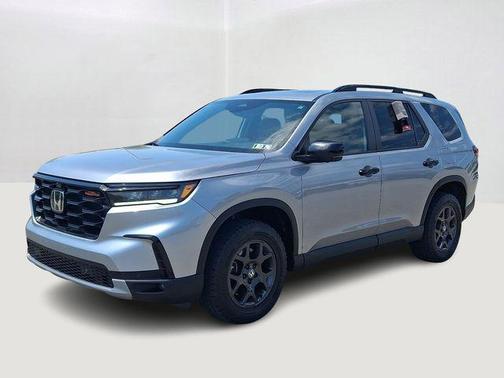 Lunar Silver Metallic 2025 Honda Pilot TrailSport