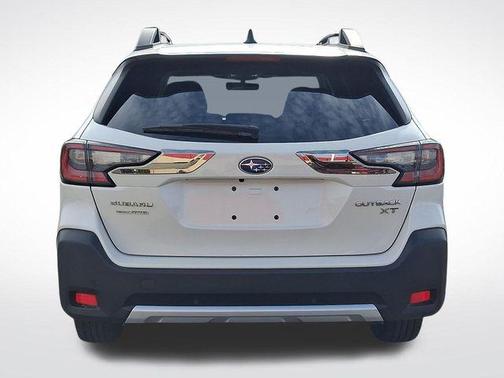 Crystal White Pearl 2023 Subaru Outback Limited XT