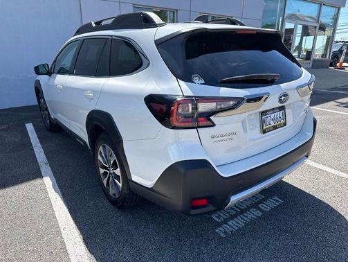 Crystal White Pearl 2023 Subaru Outback Limited XT