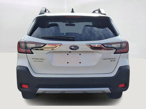 Crystal White Pearl 2023 Subaru Outback Limited XT