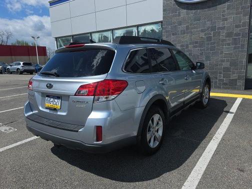 Ice Silver Metallic 2014 Subaru Outback 2.5i Premium