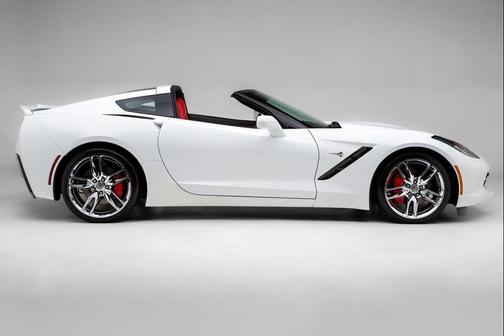 Arctic White 2018 Chevrolet Corvette Stingray