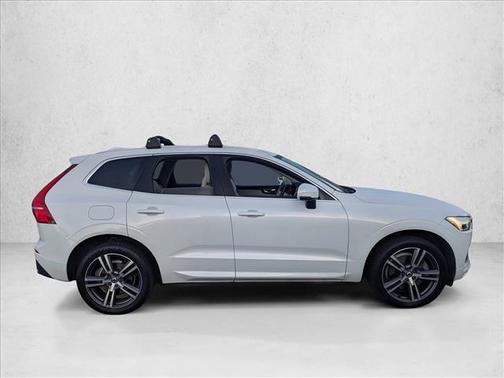 2021 Volvo XC60 T6 Momentum