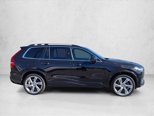 2018 Volvo XC90 T6 Momentum