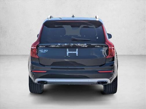2018 Volvo XC90 T6 Momentum