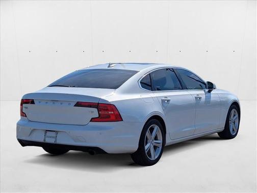 2018 Volvo S90 T5 Momentum