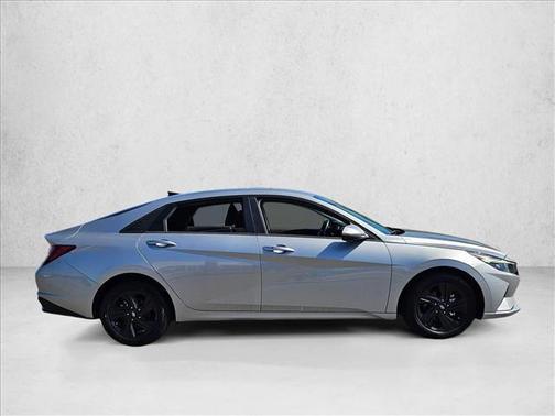 Shimmering Silver Pearl 2021 Hyundai ELANTRA SEL