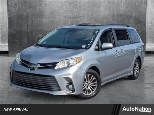 2018 Toyota Sienna XLE