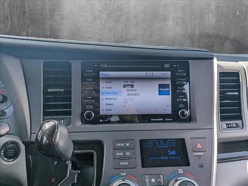 2018 Toyota Sienna XLE