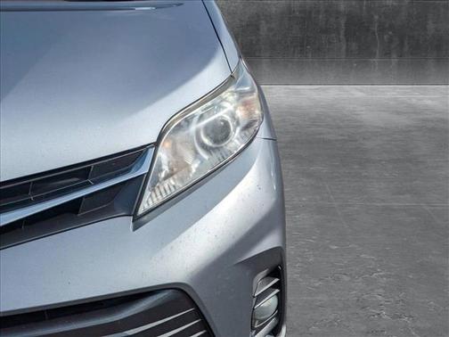 2018 Toyota Sienna XLE