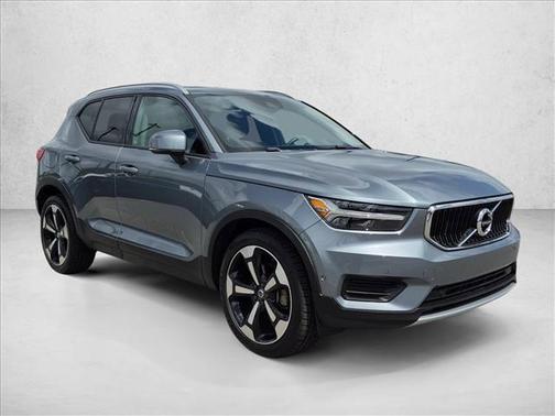 Gray 2019 Volvo XC40 T5 Momentum