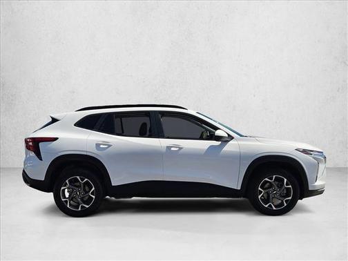 Summit White 2024 Chevrolet Trax LT