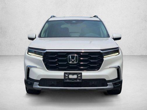 Platinum White Pearl 2023 Honda Pilot Touring 8-Passenger