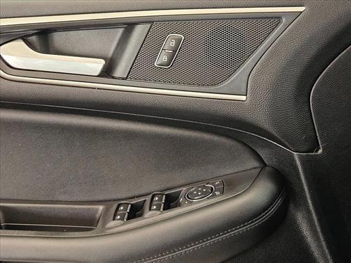 Iconic Silver Metallic 2022 Ford Edge SEL