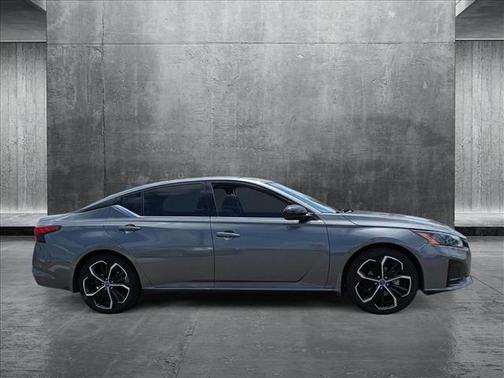 2023 Nissan Altima SR FWD