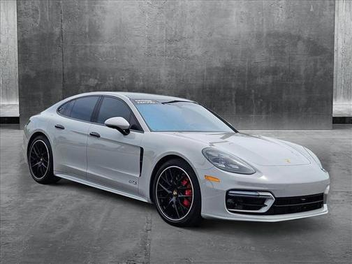 2022 Porsche Panamera GTS