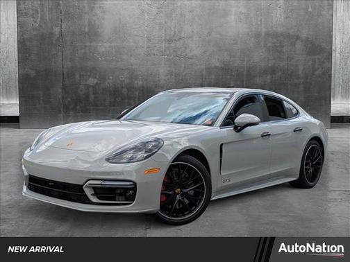 2022 Porsche Panamera GTS